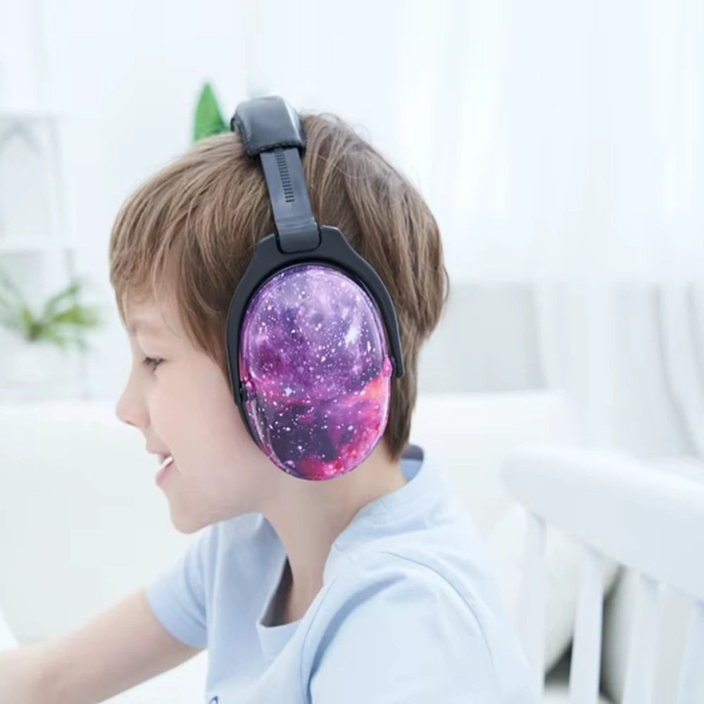 enfant avec casque anti-bruit 